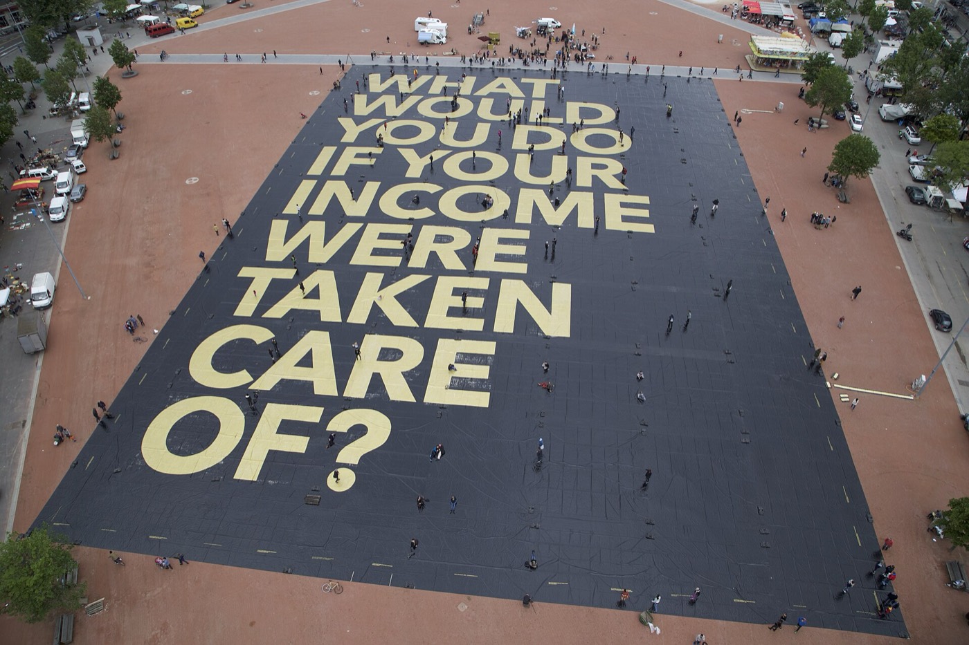 The world's largest poster, unrolled on the Plainpalais in Geneva for the Swiss basic income initiative